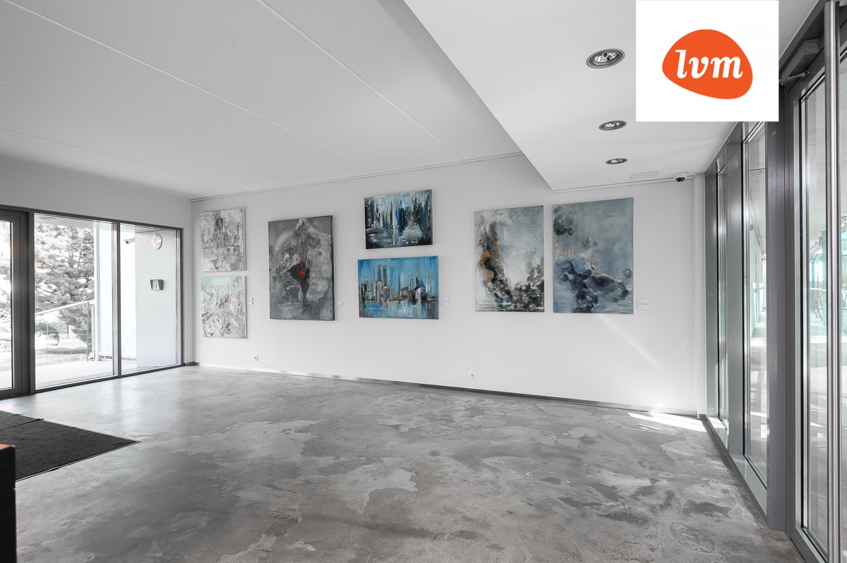 LVM avas Pärnu rannas maalikunstnik Kaja Siku autorinäituse