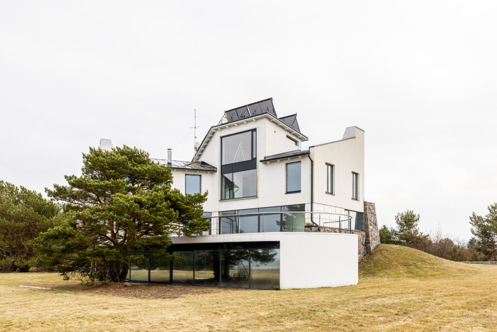 Haruldane pakkumine! Eksklusiivses Neeme külas müüakse uhket mereäärset maja